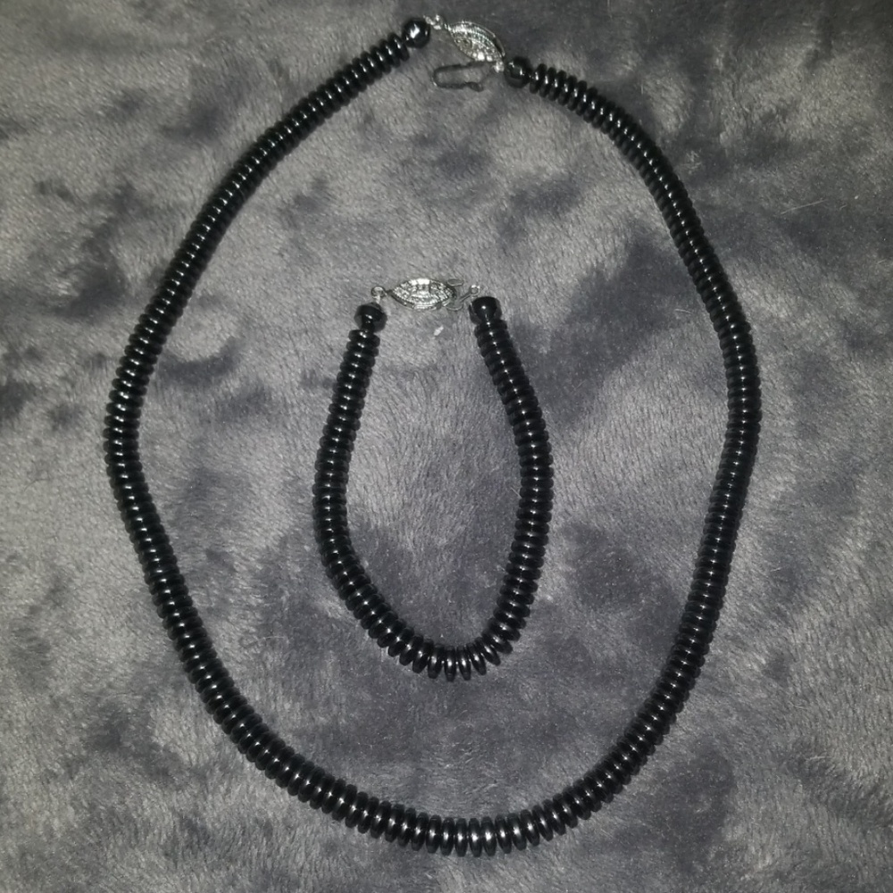 Set necklace and bracelet